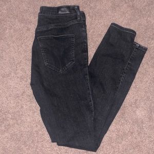 Distressed Ultra high rise super skinny size 5Reg